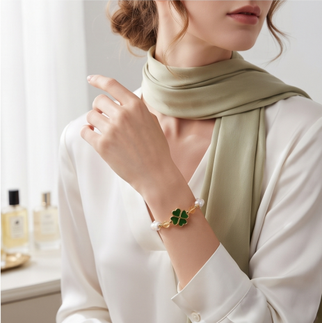 Lucky Clover Pearl Bracelet